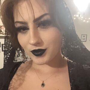 Meet your Posher, Holly